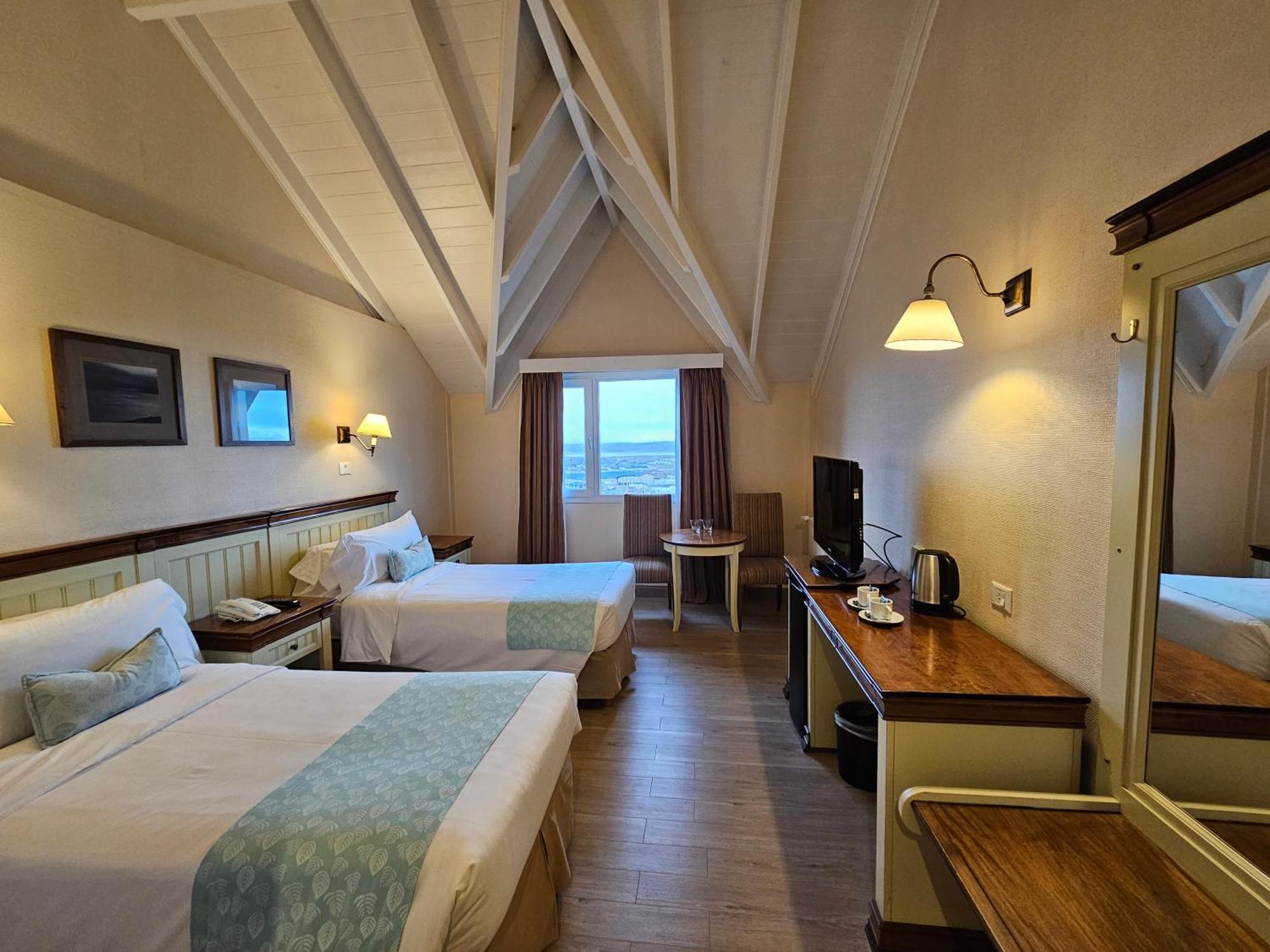 Twin Room,1596016411:JPEG